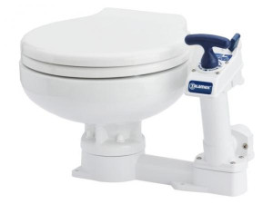 Handpomptoilet_turn2lock_super_compact